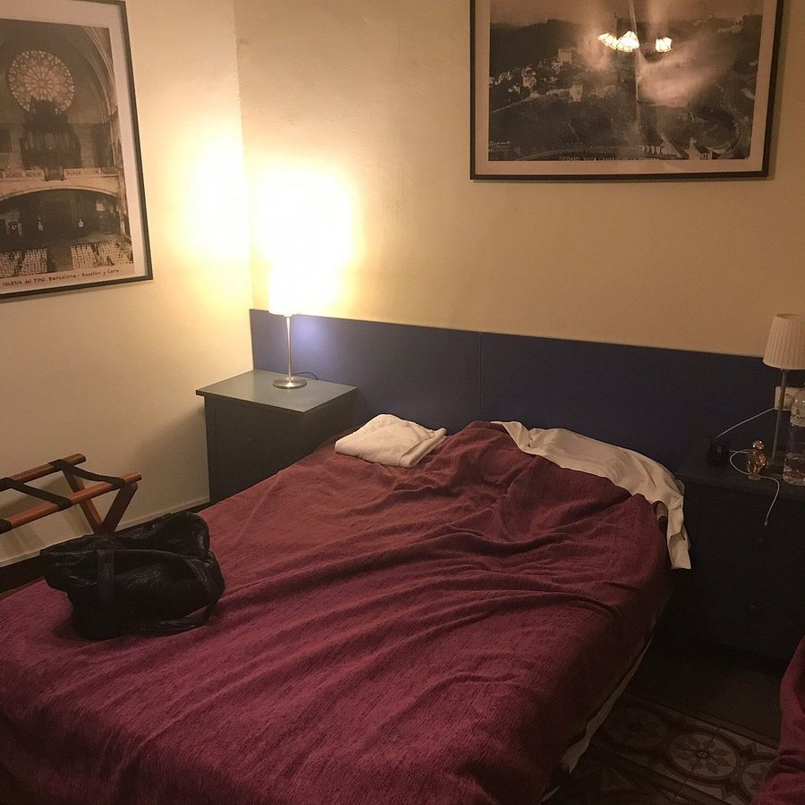 Pension Ciudadela Barcelona Catalonia — Guest room