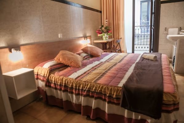 Pension La Calma Barcelona Catalonia — Guest room