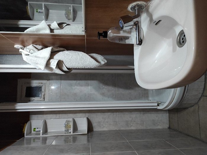 Pension Teruel Barcelona Catalonia — Bathroom
