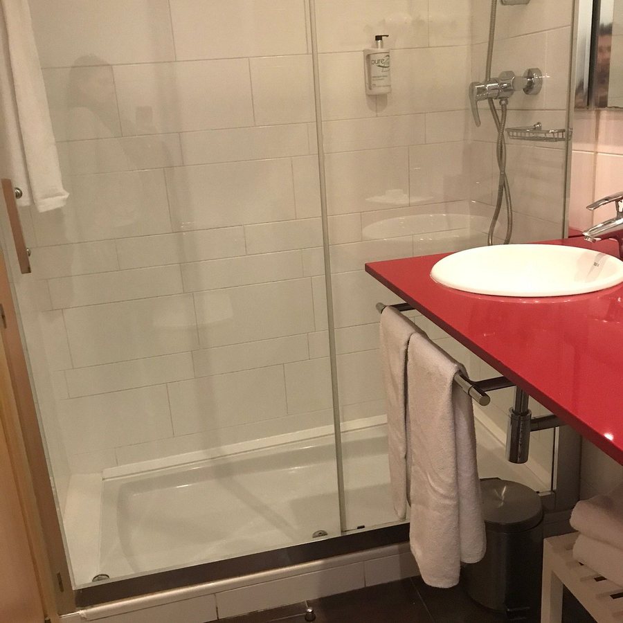 Pension Villanueva Barcelona Catalonia — Bathroom
