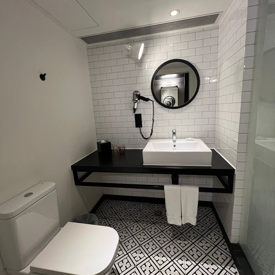 Pentahotel Hong Kong Tuen Mun Hong Kong — Bathroom