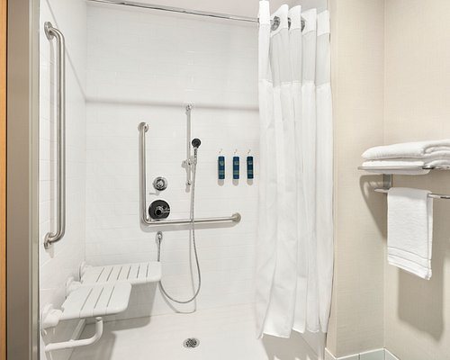 Penticton Lakeside Resort Conference Centre — Bathroom