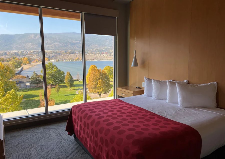 Penticton Lakeside Resort Conference Centre — Guest room