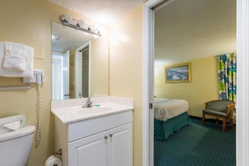 Peppertree by the Sea — Bathroom