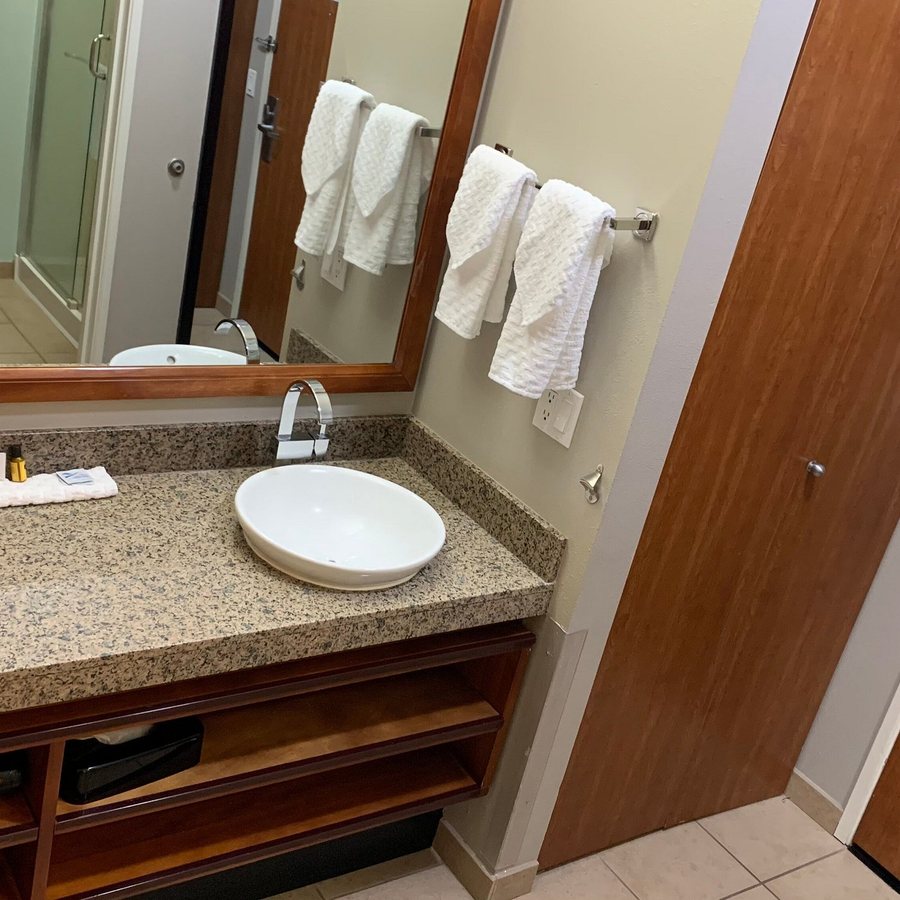 PepperTree Inn — Bathroom
