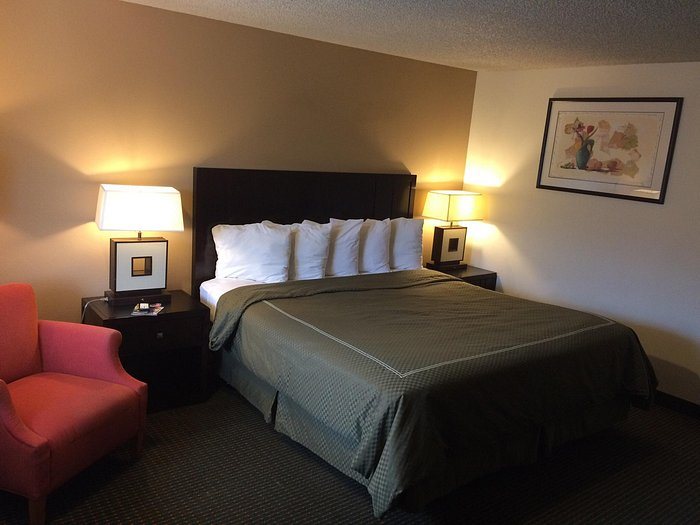 PepperTree Inn — Guest room