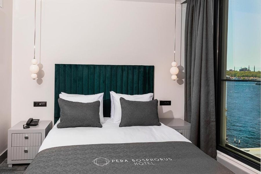 Pera Bosphorus Hotel Istanbul — Guest room
