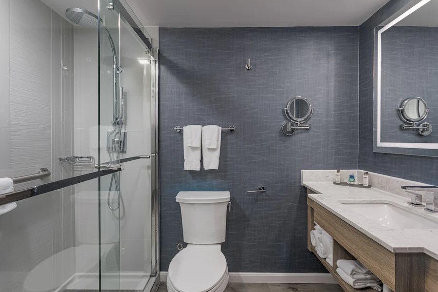Perdido Beach Resort — Bathroom