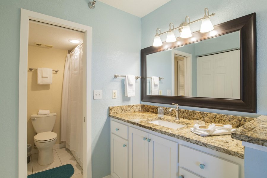 Perdido Sun 1106 — Bathroom