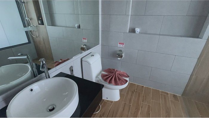 Perennial Resort — Bathroom