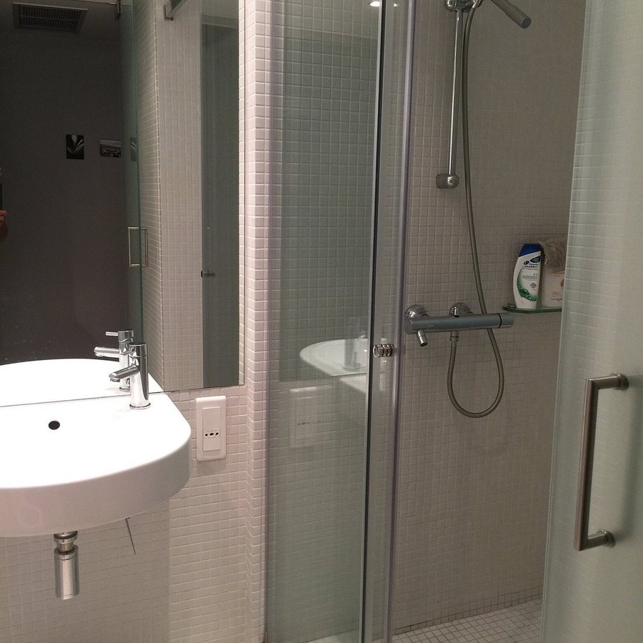 Periscope Hotel — Bathroom