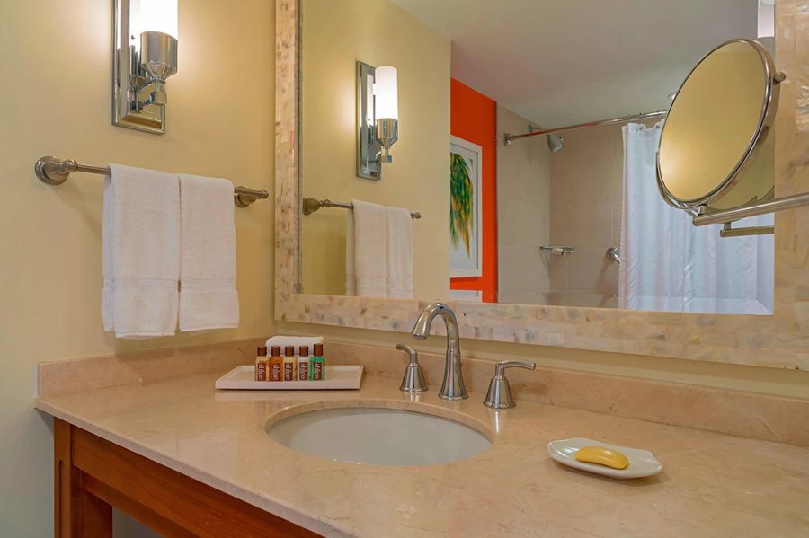 Perla Roja Guesthouse — Bathroom