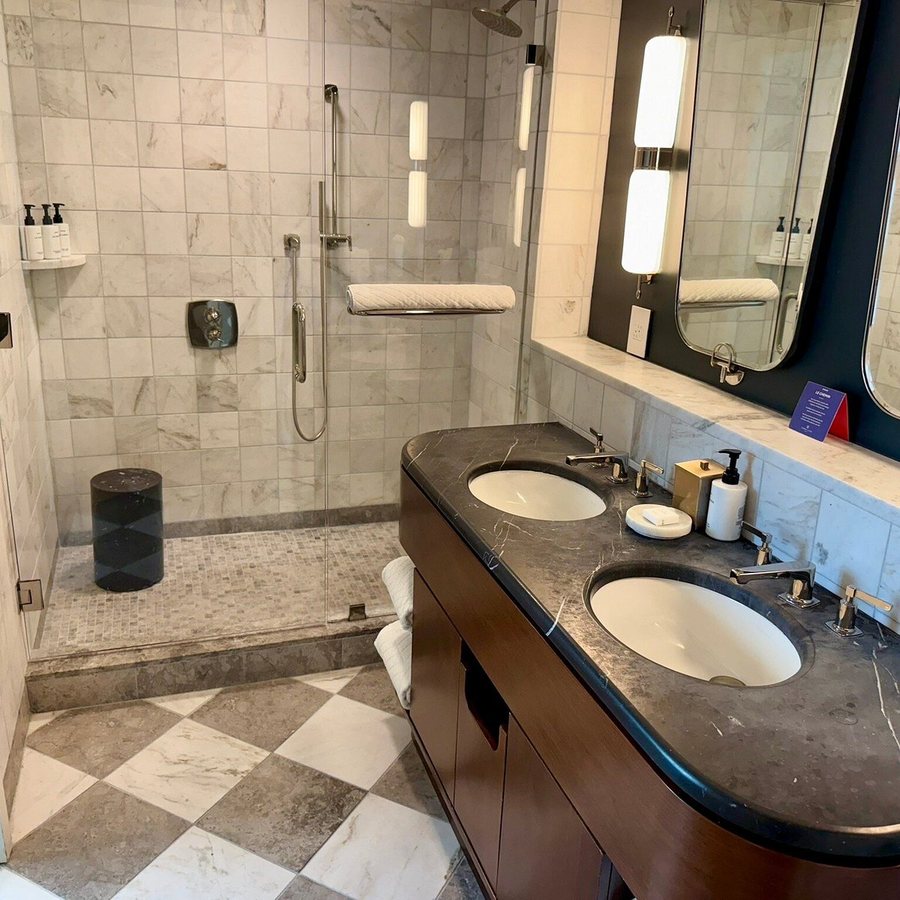Perry Lane Hotel A Luxury Collection Hotel — Bathroom