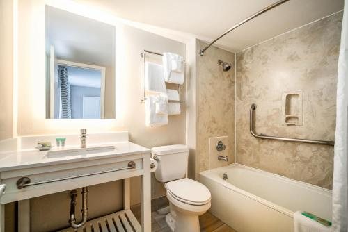 Perry s Ocean Edge Resort — Bathroom