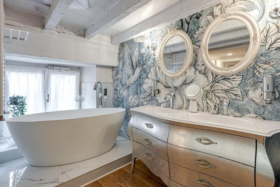 Peruzzi Urban Residences — Bathroom