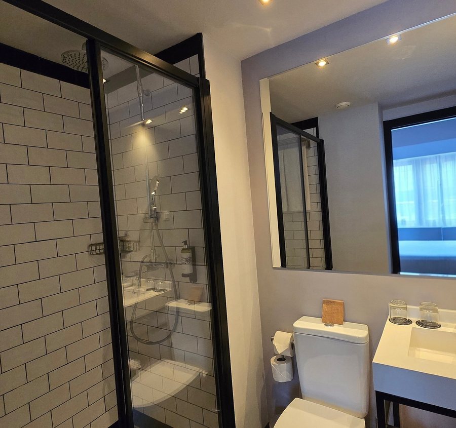Pestana Lisboa Vintage — Bathroom