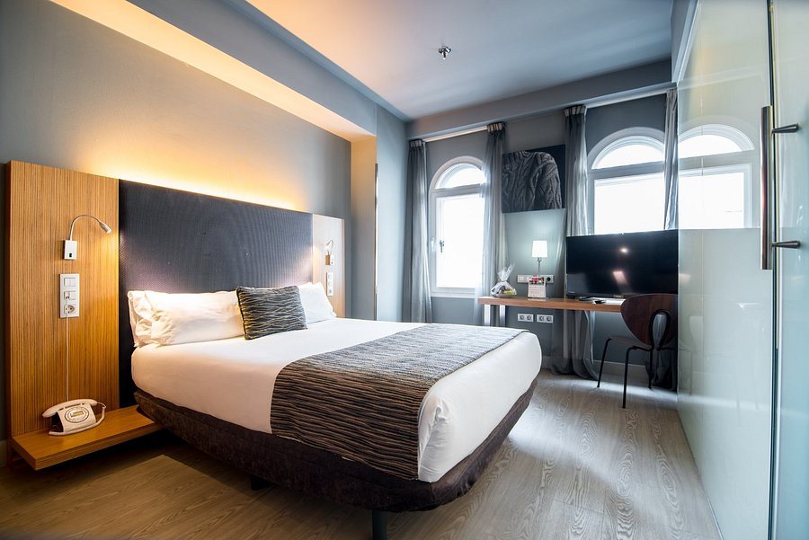 Petit Palace Alcala — Guest room
