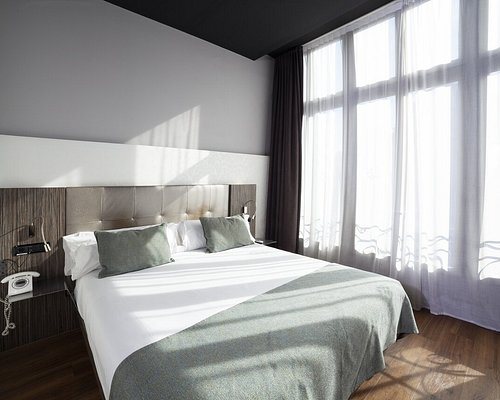 Petit Palace Museum Hotel Barcelona Catalonia — Guest room