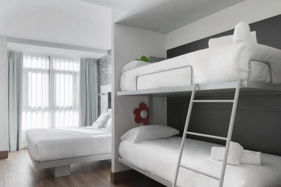 Petit Palace Plaza Mayor — Guest room