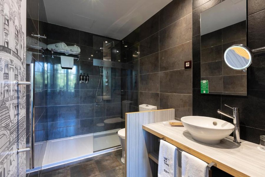 Petit Palace Triball — Bathroom