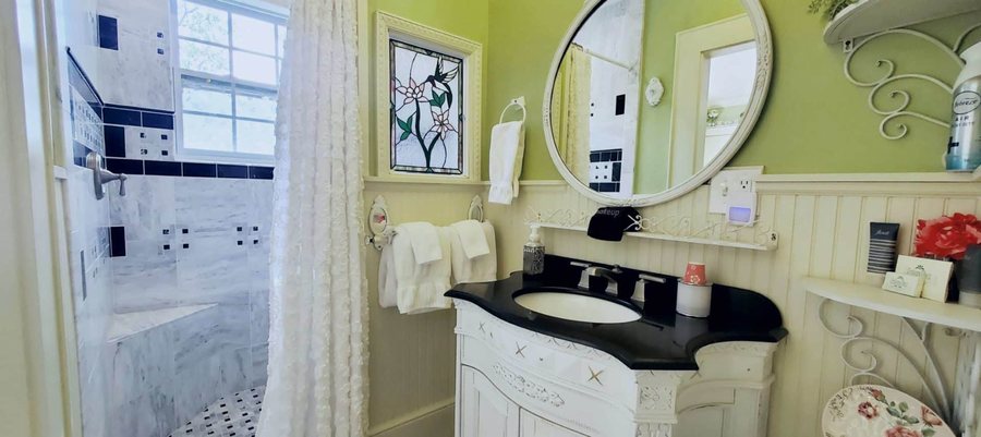 Pettigru Place Bed And Breakfast — Bathroom