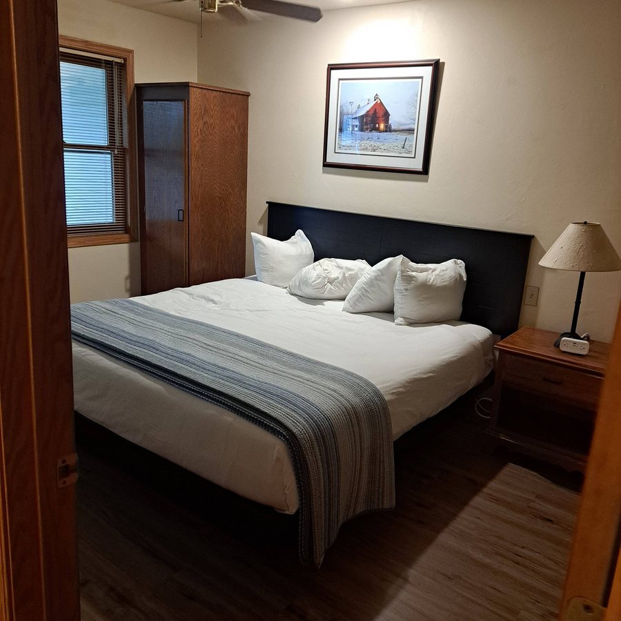 Pheasant Park Resort — Guest room