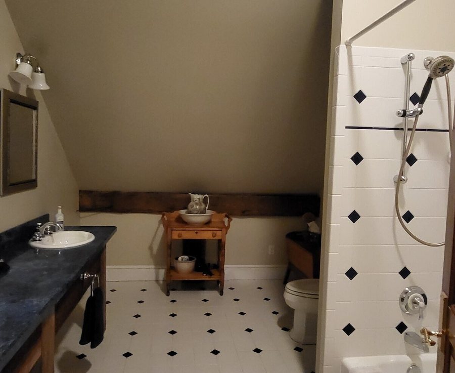 Pheasant Run Farm Bed and Breakfast — Bathroom