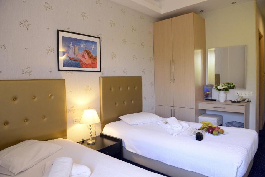 Phidias Hotel — Guest room
