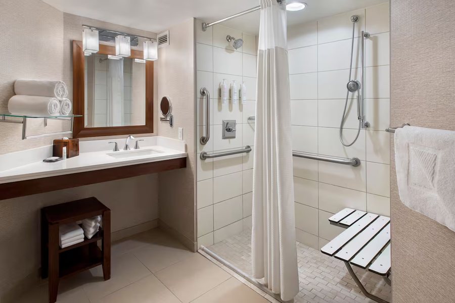 Philadelphia Airport Marriott — Bathroom