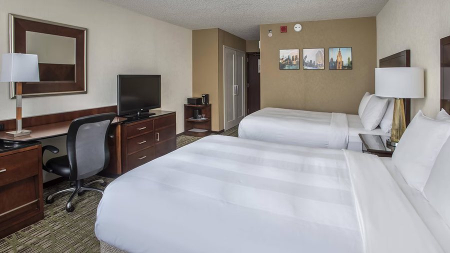 Philadelphia Airport Marriott — Guest room