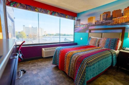 Philly Inn Suites — Guest room