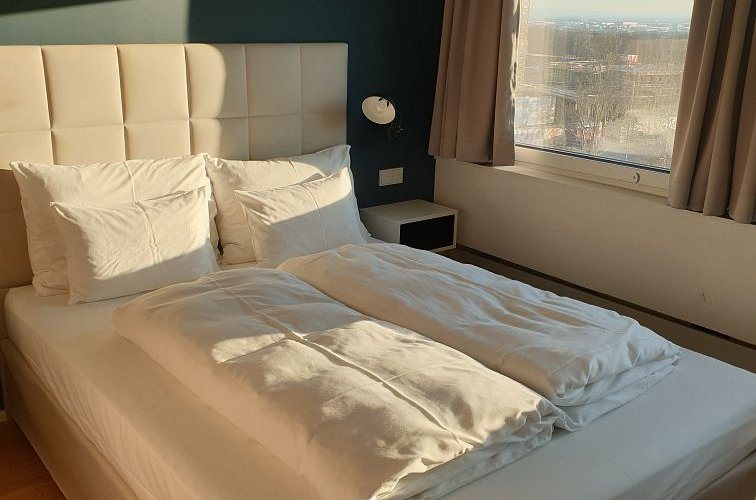 PhilsPlace — Guest room