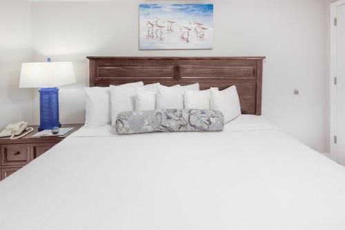 Phoenix All Suites West Hotel — Guest room