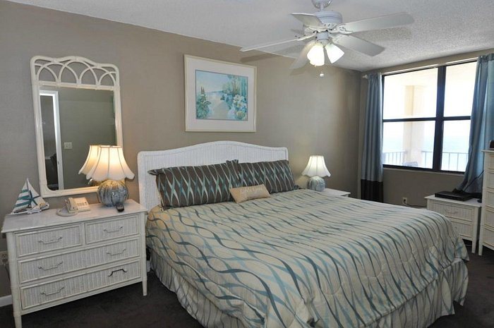 Phoenix I by Brett Robinson Vacations — Guest room