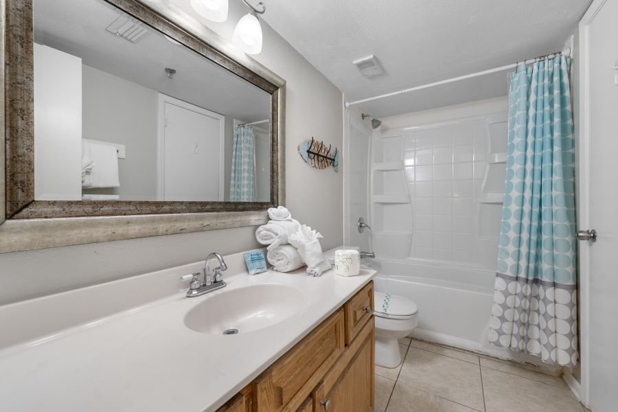 Phoenix III Vacation Rental Condominiums — Bathroom