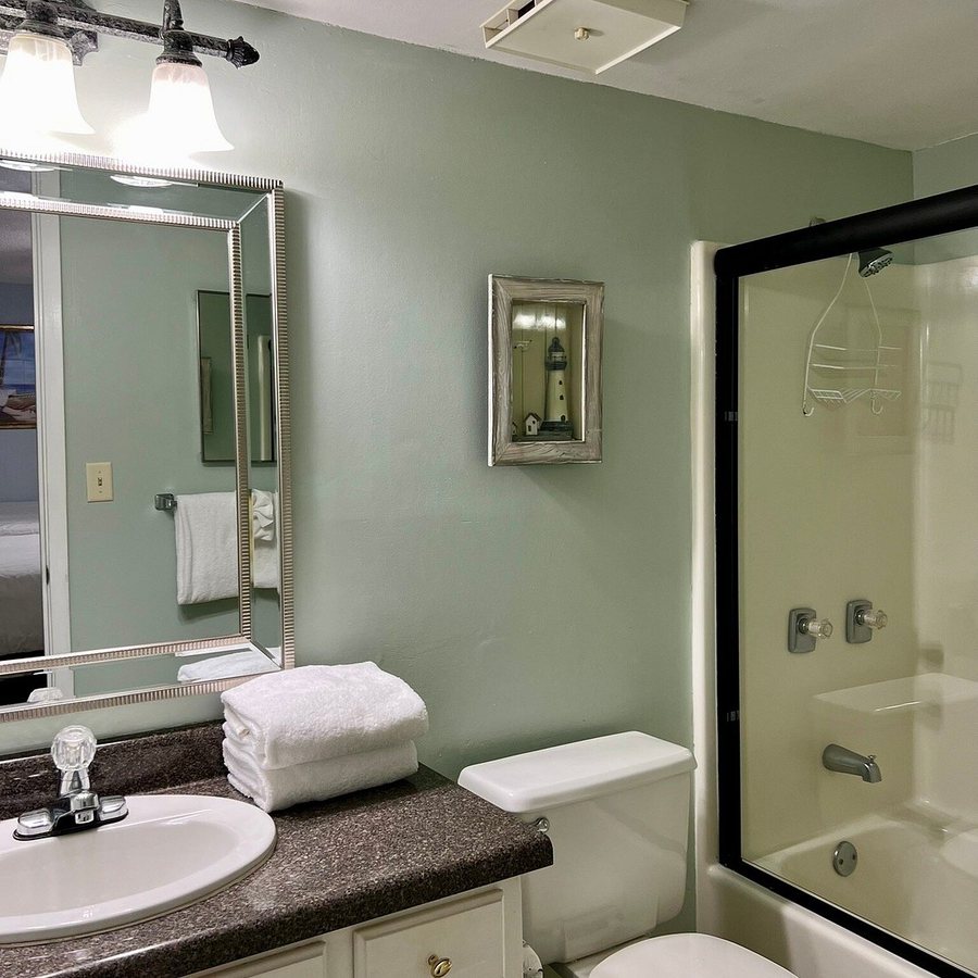 Phoenix IX — Bathroom