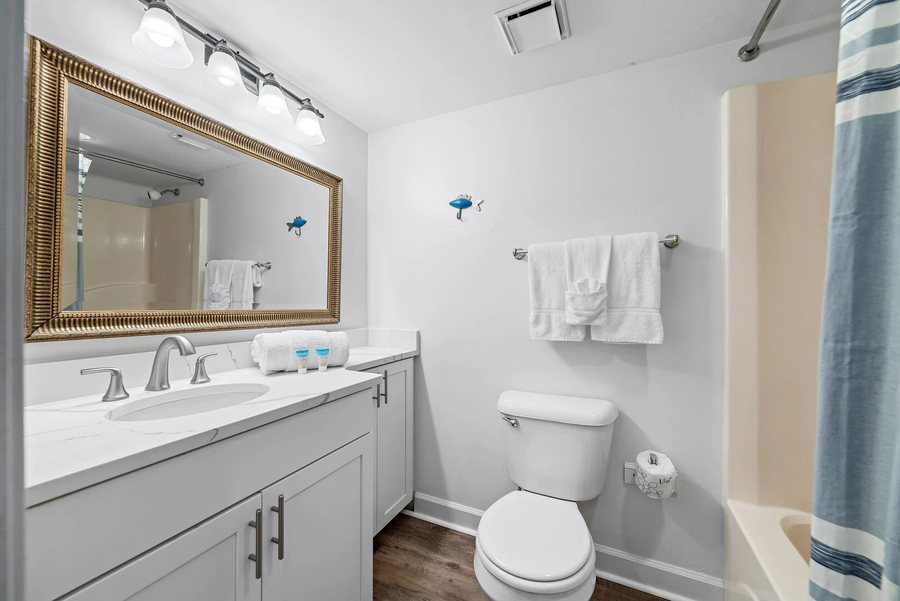 Phoenix VII Vacation Rental Condominiums — Bathroom