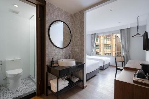 Phranakorn Nornlen — Bathroom