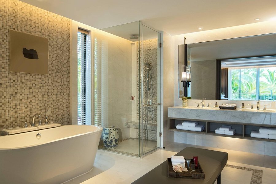 Phuket Marriott Resort and Spa Nai Yang Beach — Bathroom
