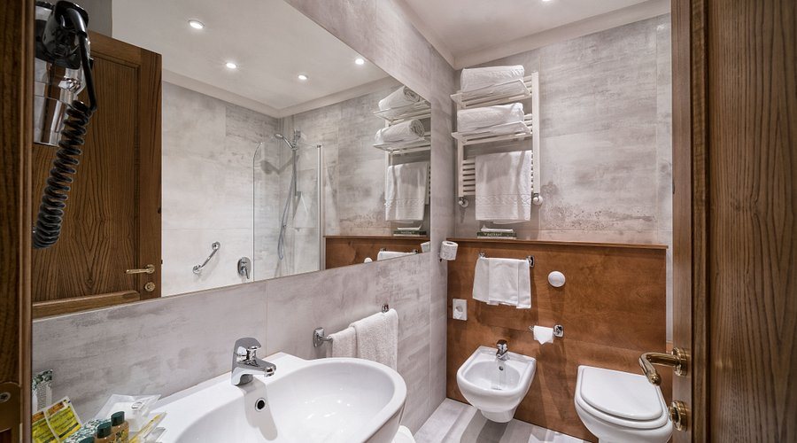 Piazza Pitti Palace — Bathroom