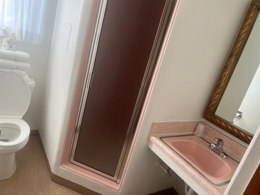 Piazza s Pine Cone Inn — Bathroom