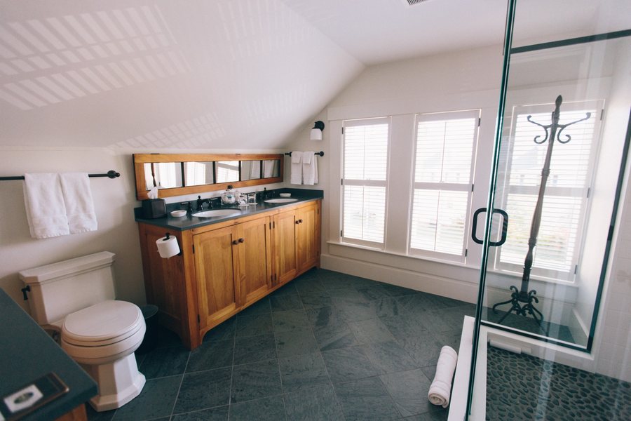 Pickering House Inn — Bathroom