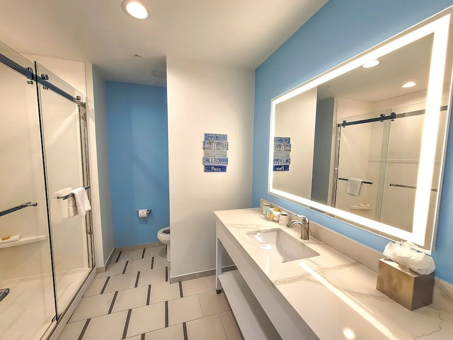 Pier House 60 Clearwater Beach Marina Hotel — Bathroom