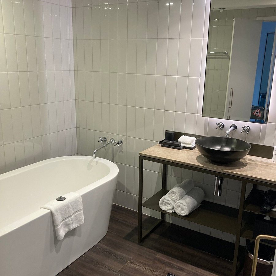 Pier One Sydney Harbour Autograph Collection — Bathroom