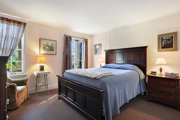 Pierre Coulon Guest House Call for availability — Guest room