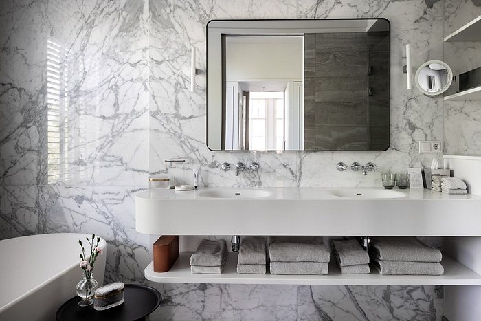 Pillows Grand Boutique Hotel Maurits At The Park — Bathroom