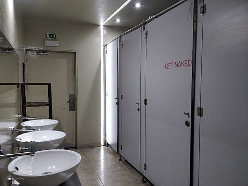 PILOT Design Hostel Bar — Bathroom