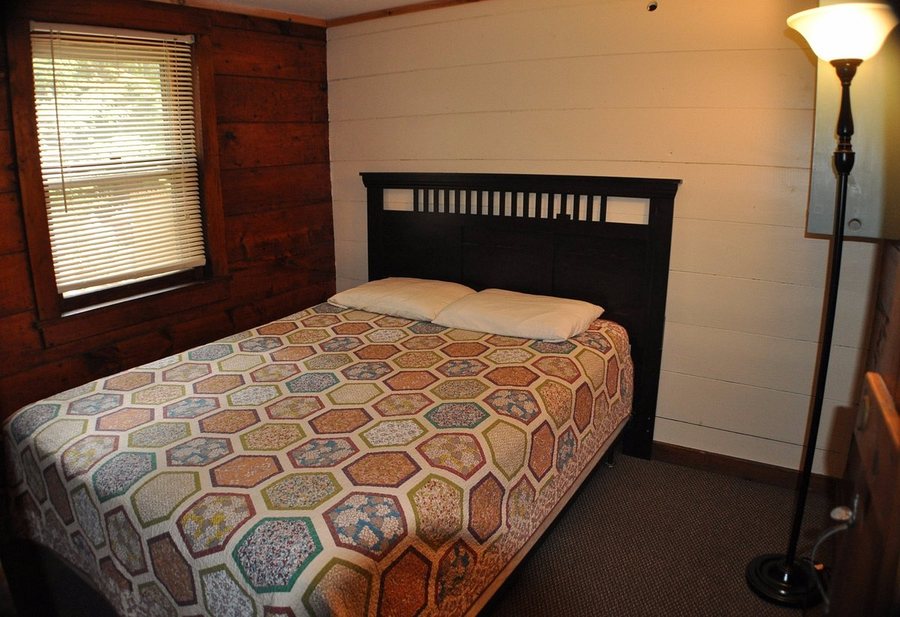 Pine Grove Cottages — Guest room