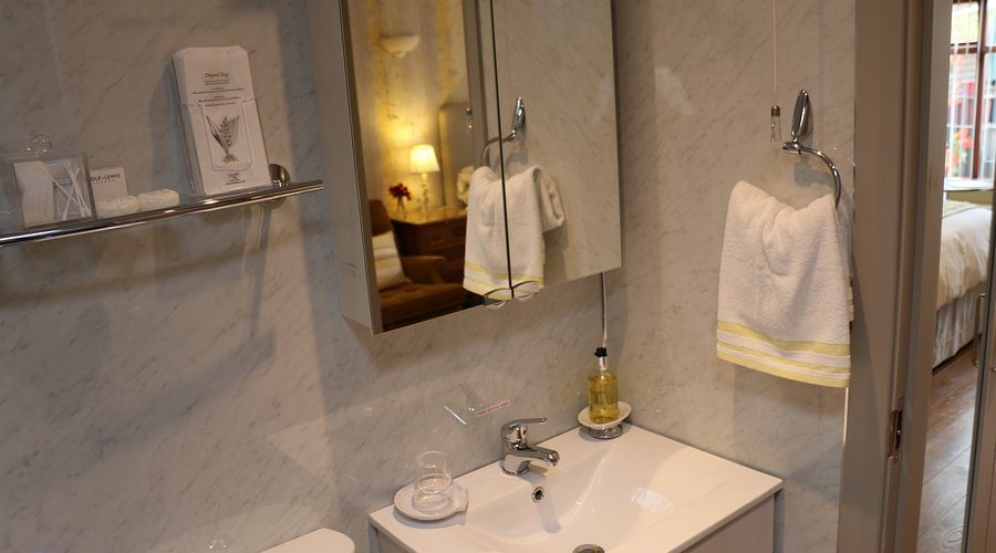 Pine Grove Resort — Bathroom