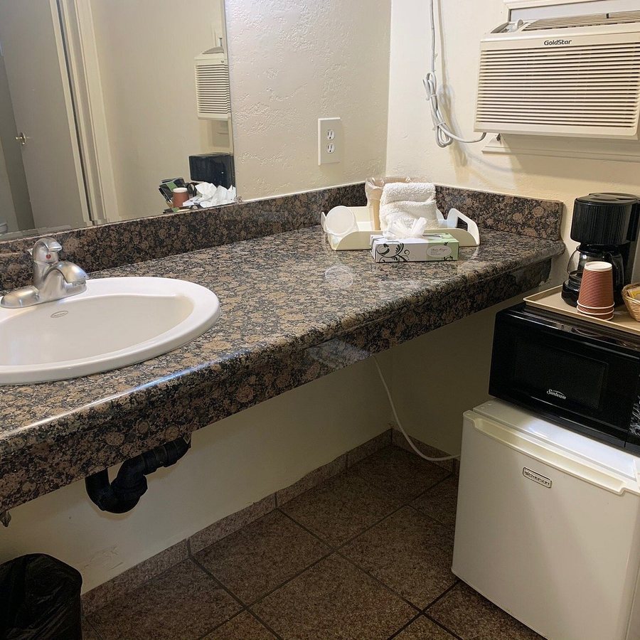 Pine Inn — Bathroom